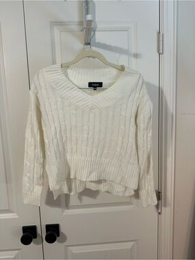 Aakaa Women's Ivory Cable-Knit V-Neck Sweater
